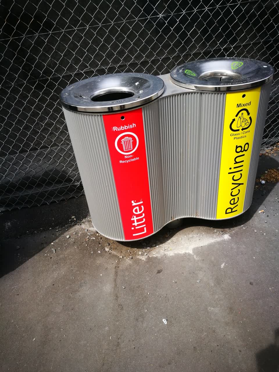 The photograph attached to this rubbish/recycling report