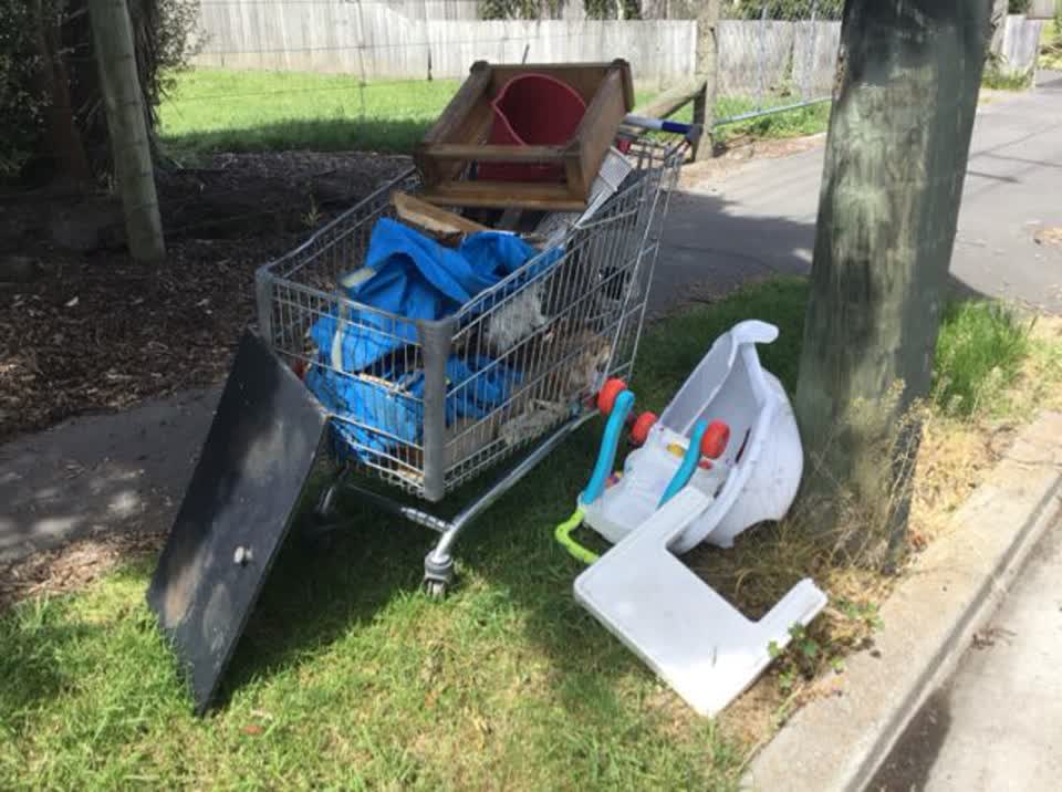 The photograph attached to this rubbish/recycling report
