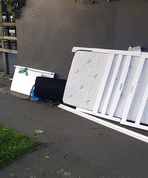 Rubbish/Recycling, a report photo