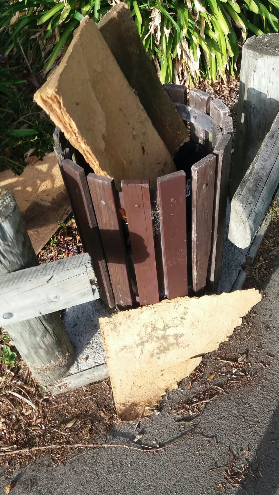 The photograph attached to this rubbish/recycling report
