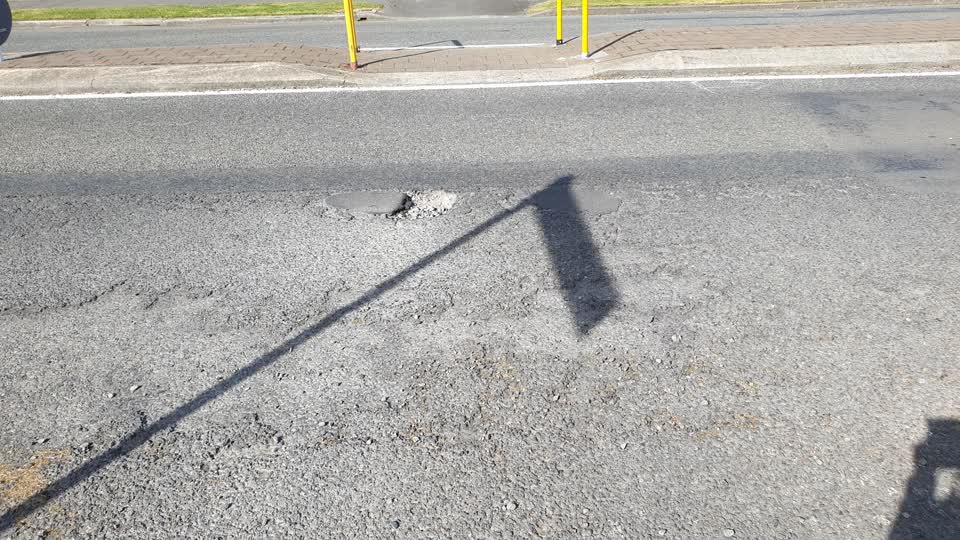 The photograph attached to this roading/streets report