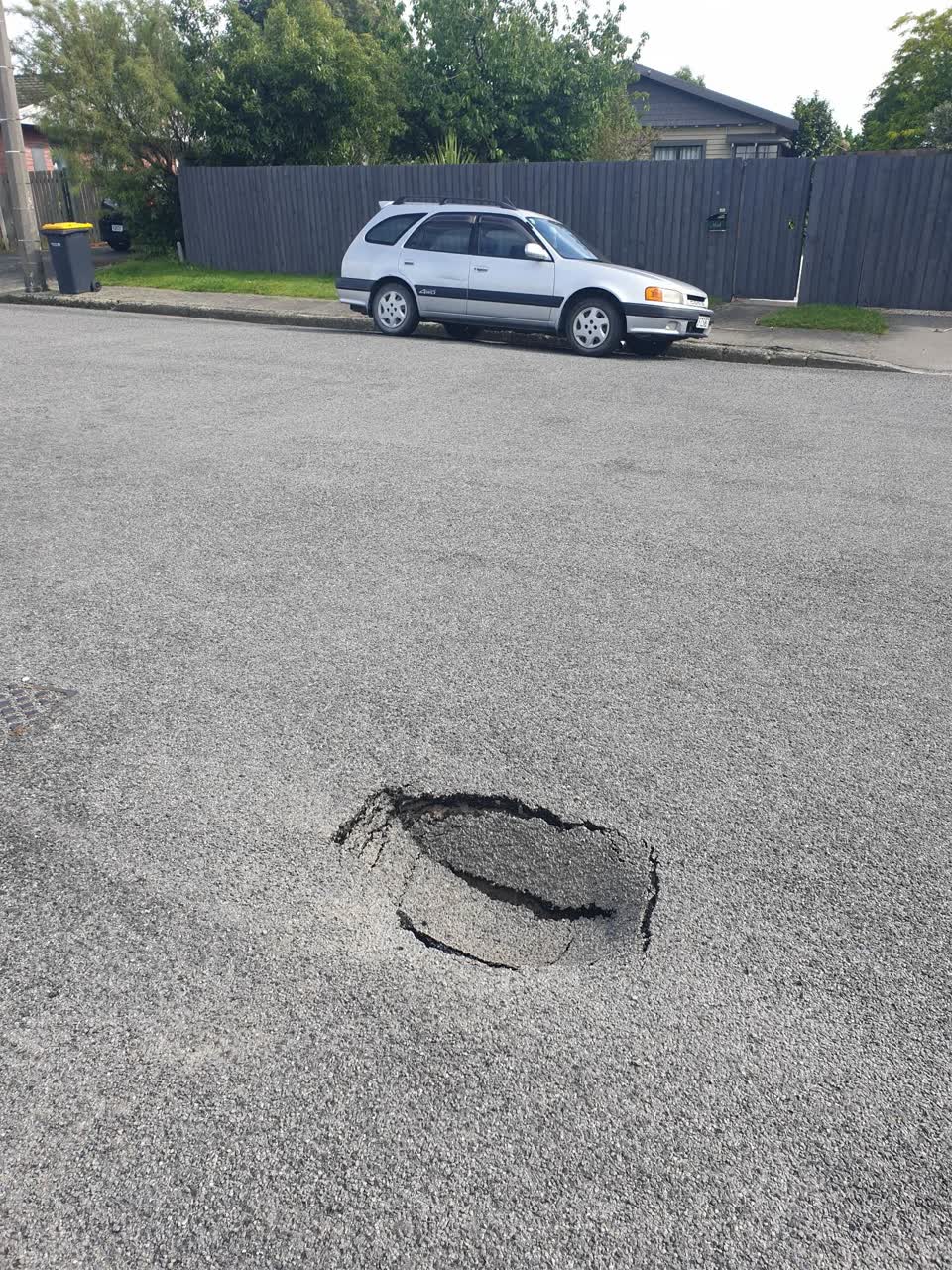 The photograph attached to this roading/streets report