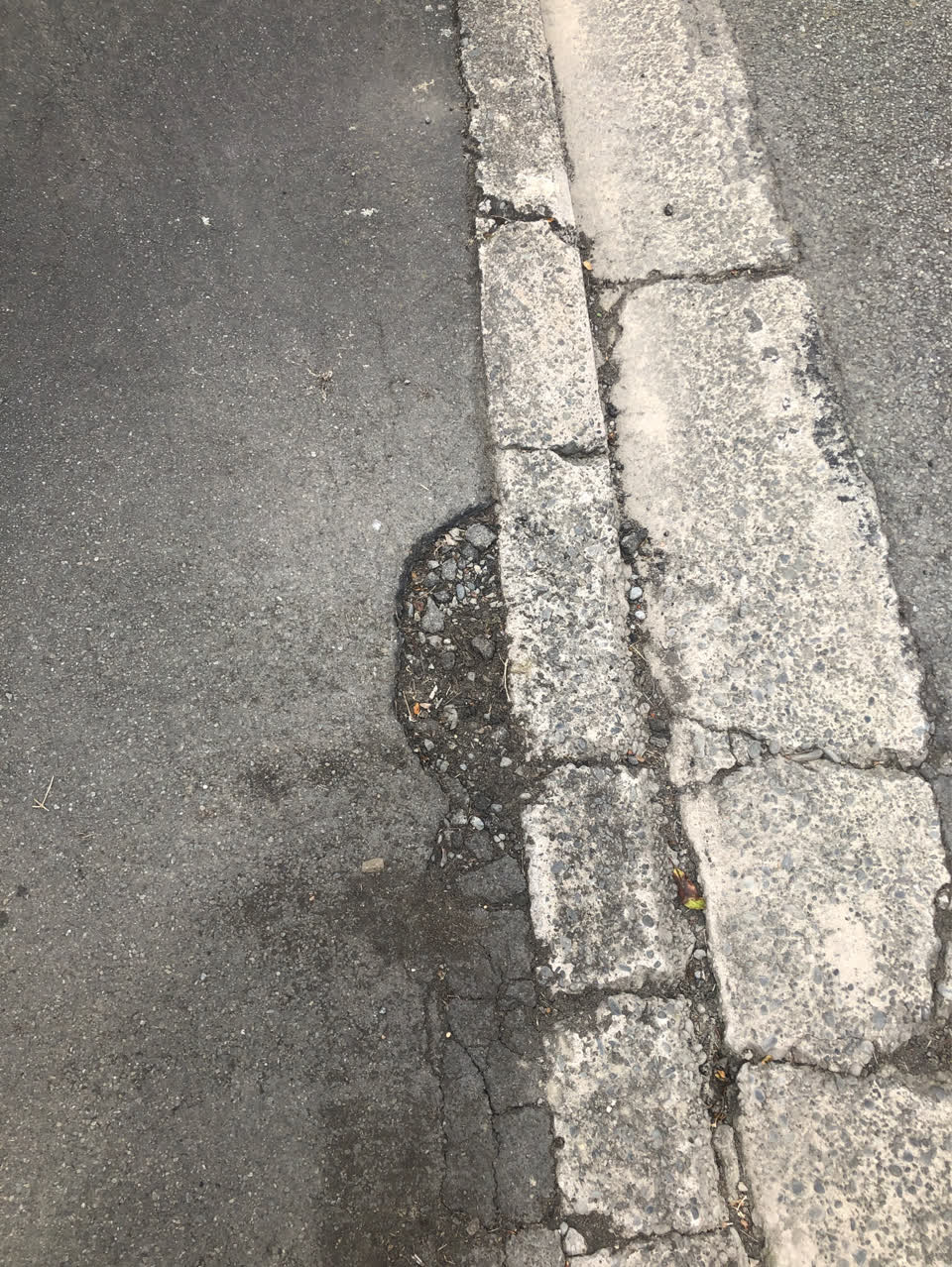 The photograph attached to this roading/streets report