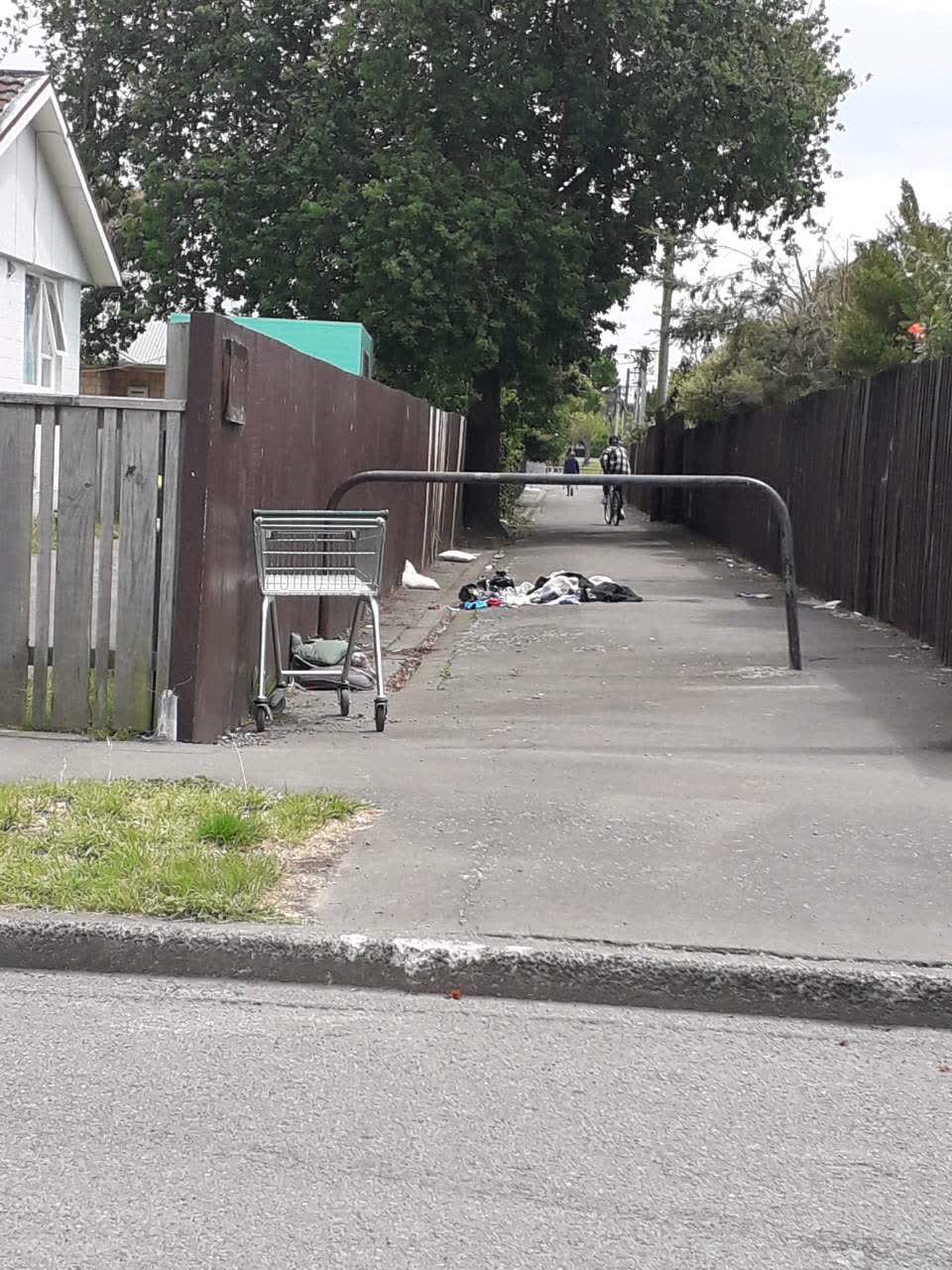 The photograph attached to this rubbish/recycling report