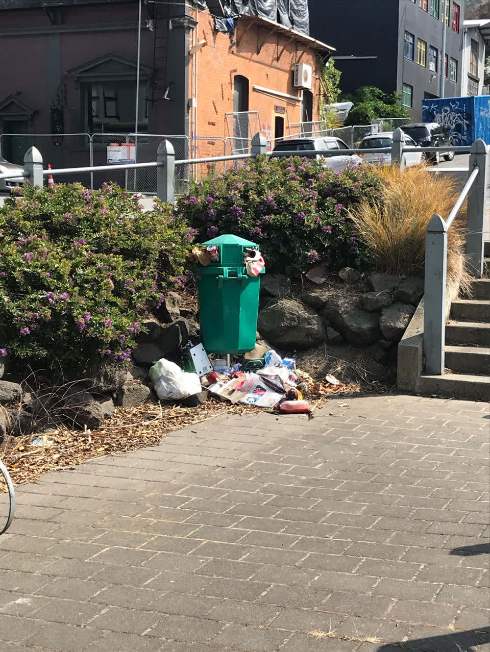 The photograph attached to this rubbish/recycling report