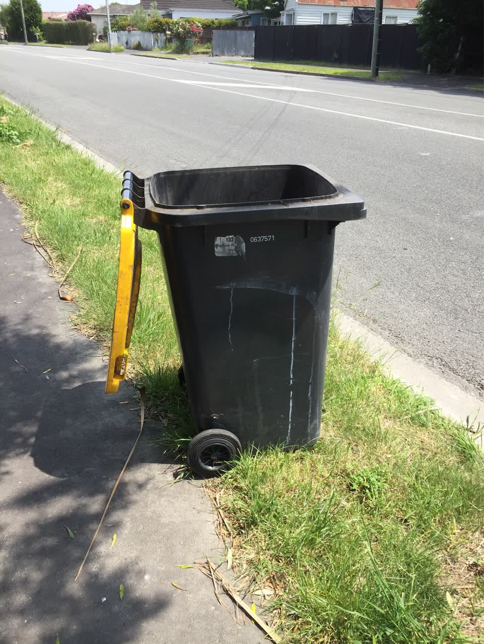 The photograph attached to this rubbish/recycling report