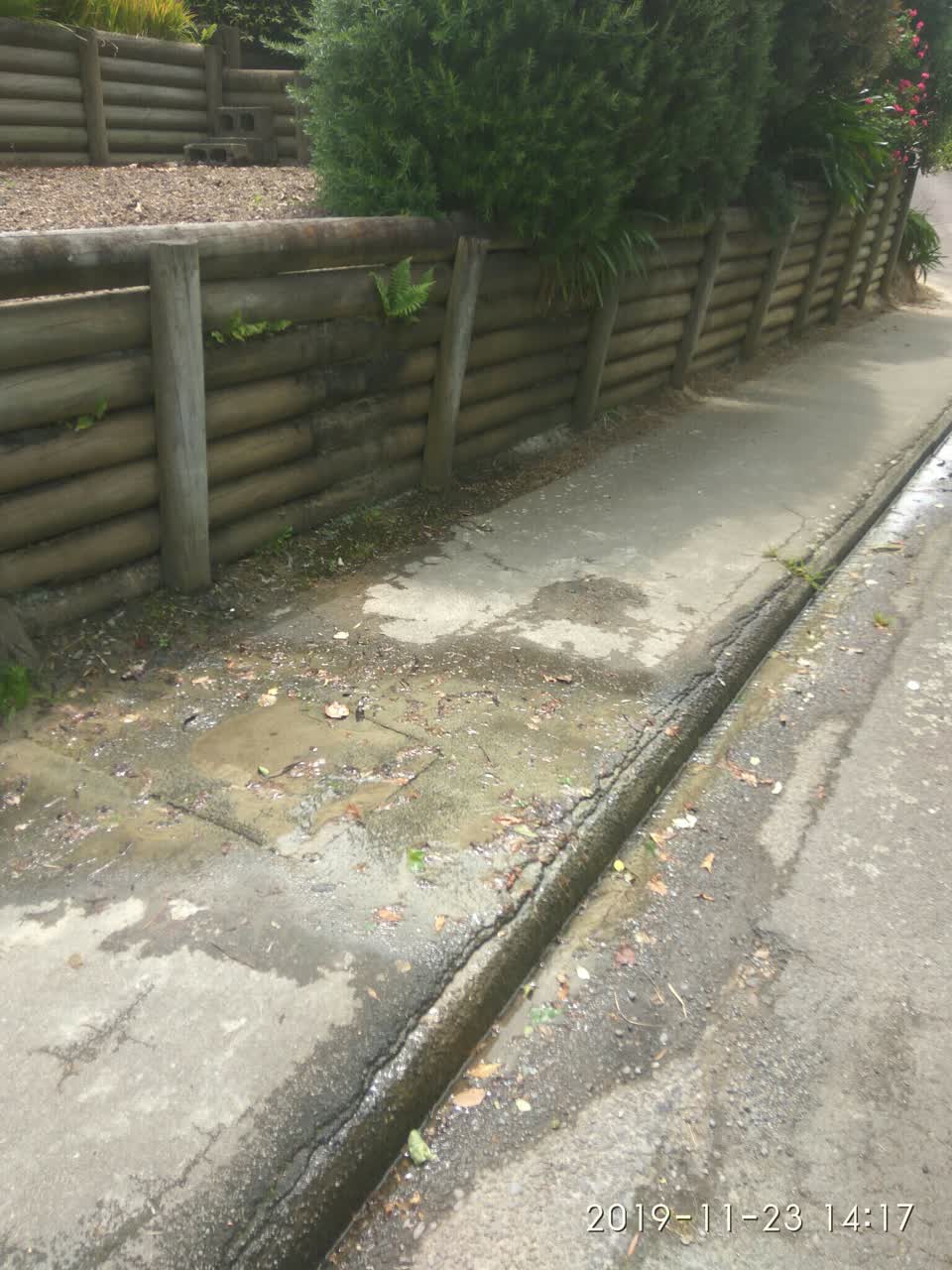 The photograph attached to this roading/streets report