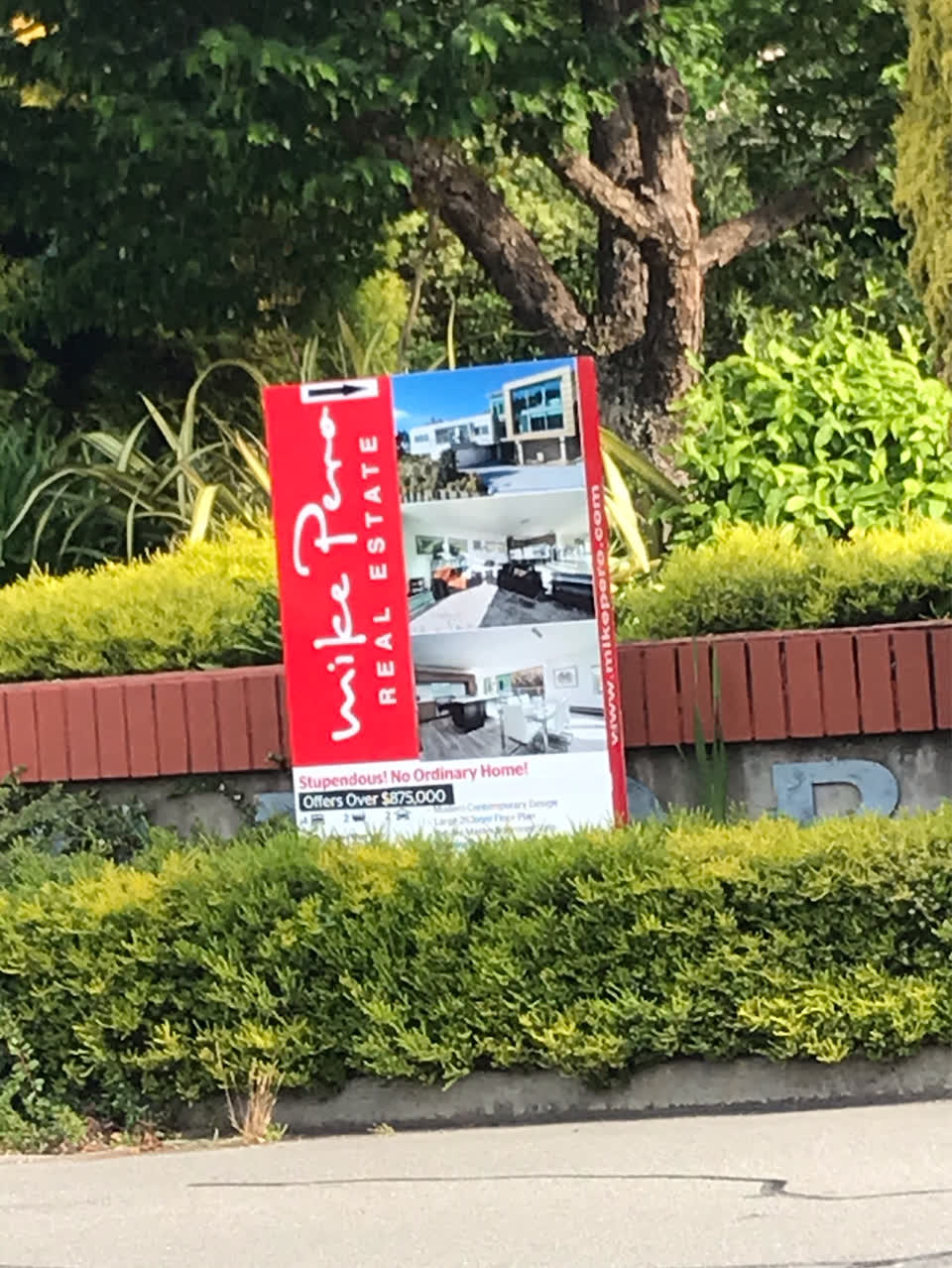 The photograph attached to this roading/streets report