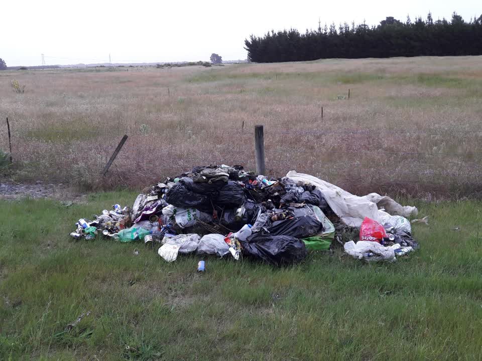 The photograph attached to this rubbish/recycling report