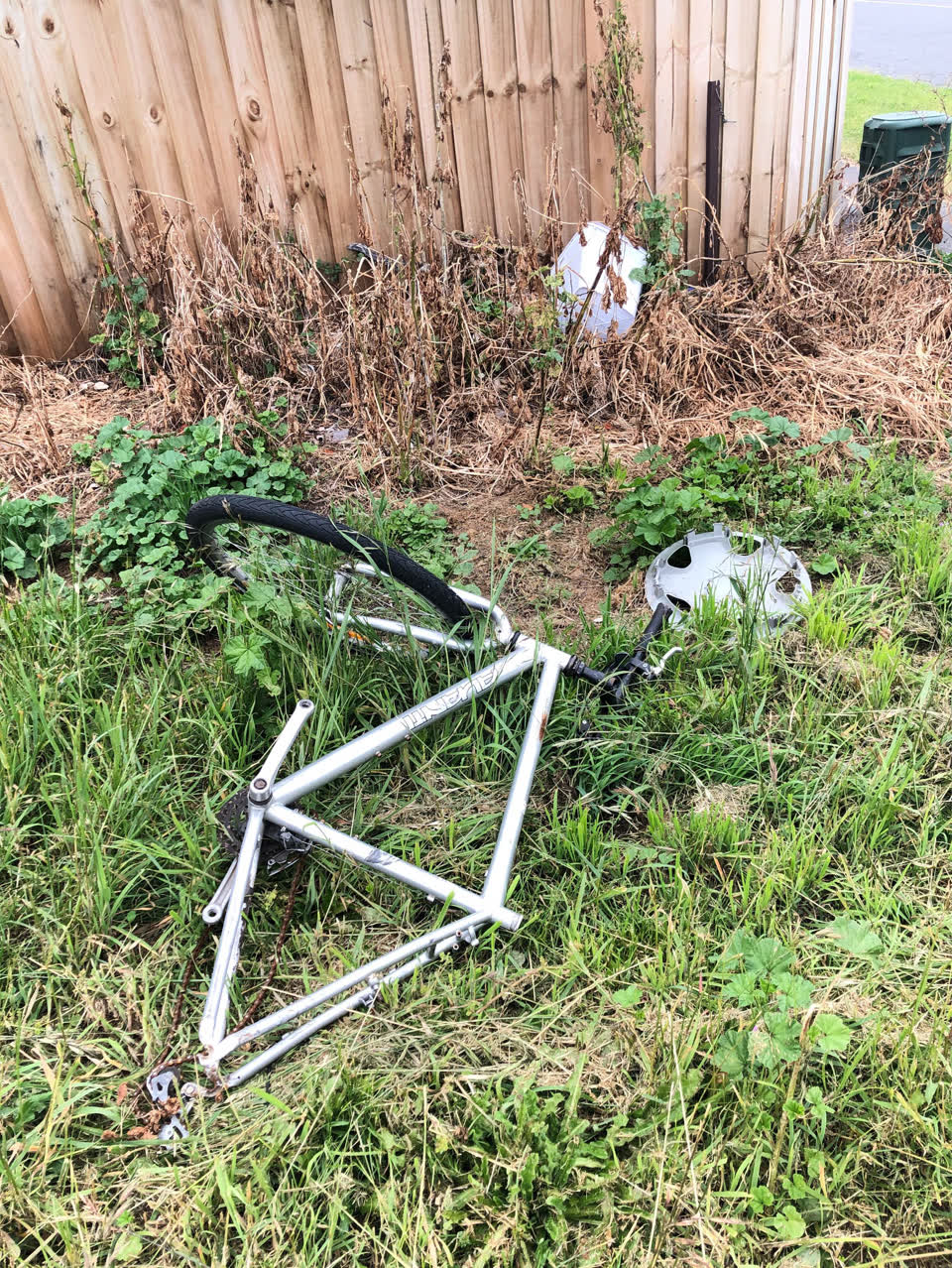 The photograph attached to this rubbish/recycling report