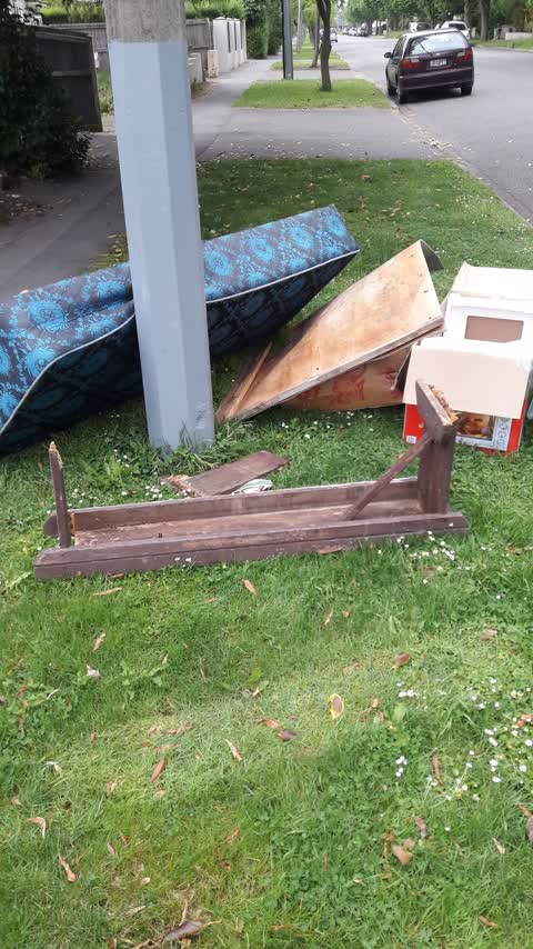 Rubbish/Recycling, a report photo