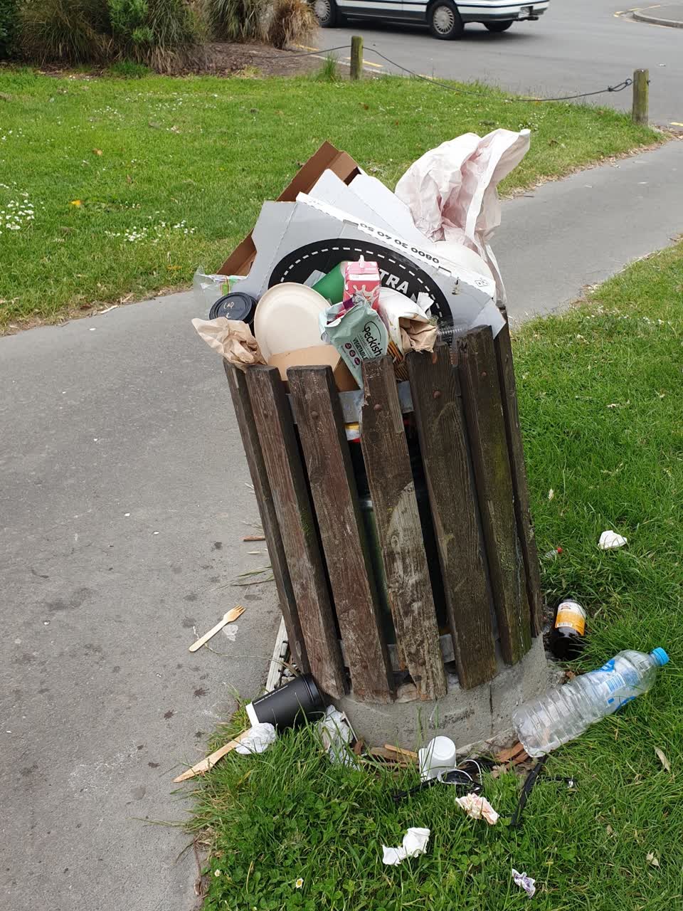 The photograph attached to this rubbish/recycling report