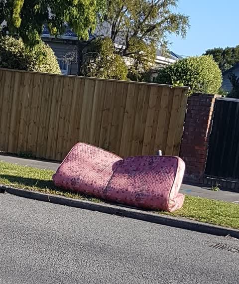 Rubbish/Recycling, a report photo