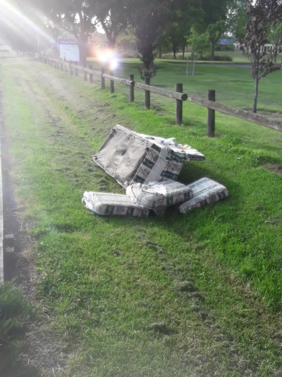 The photograph attached to this rubbish/recycling report