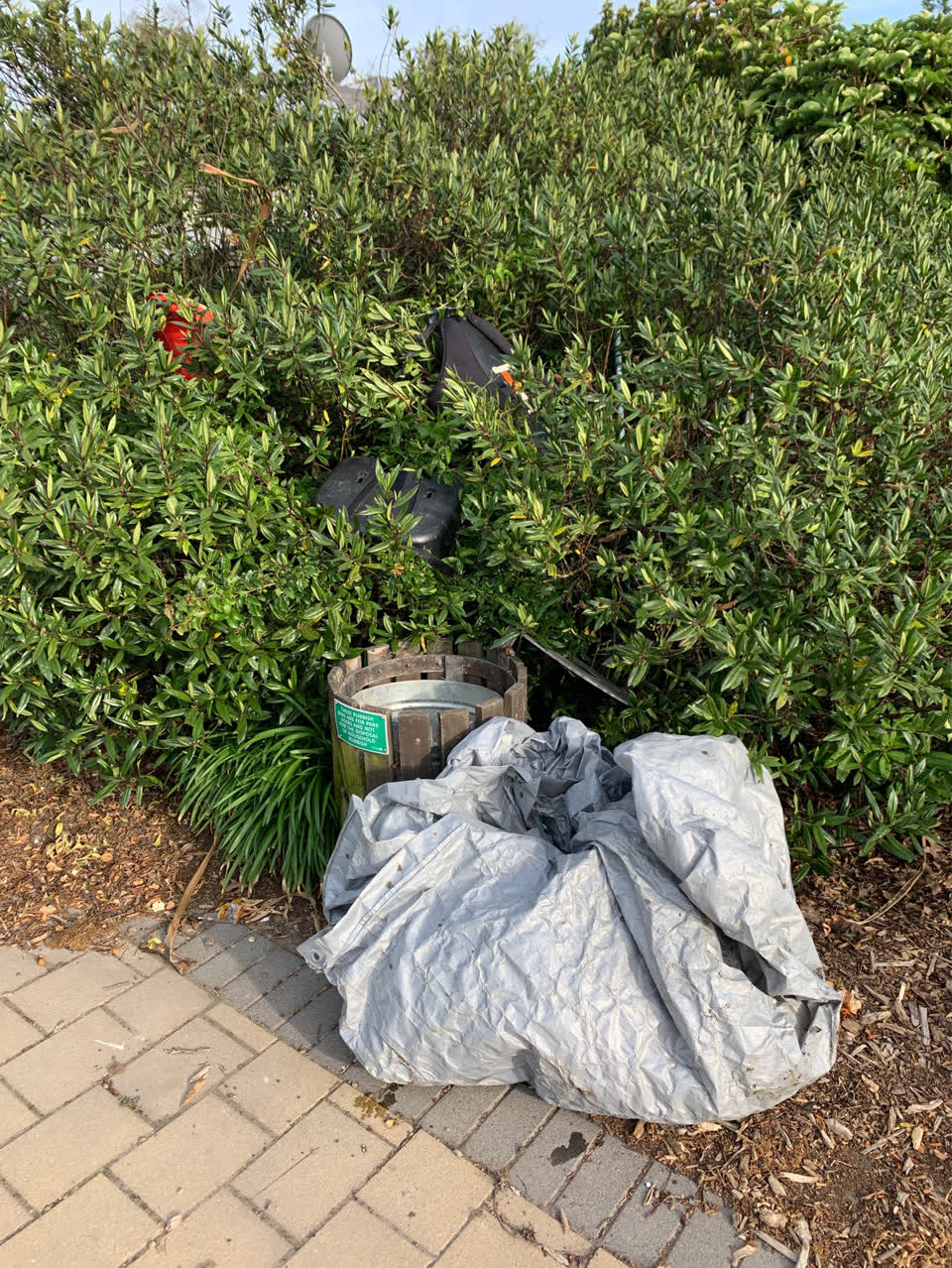 The photograph attached to this rubbish/recycling report