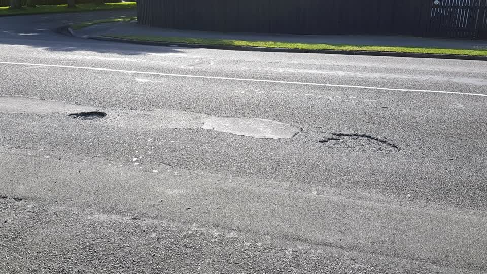 The photograph attached to this roading/streets report