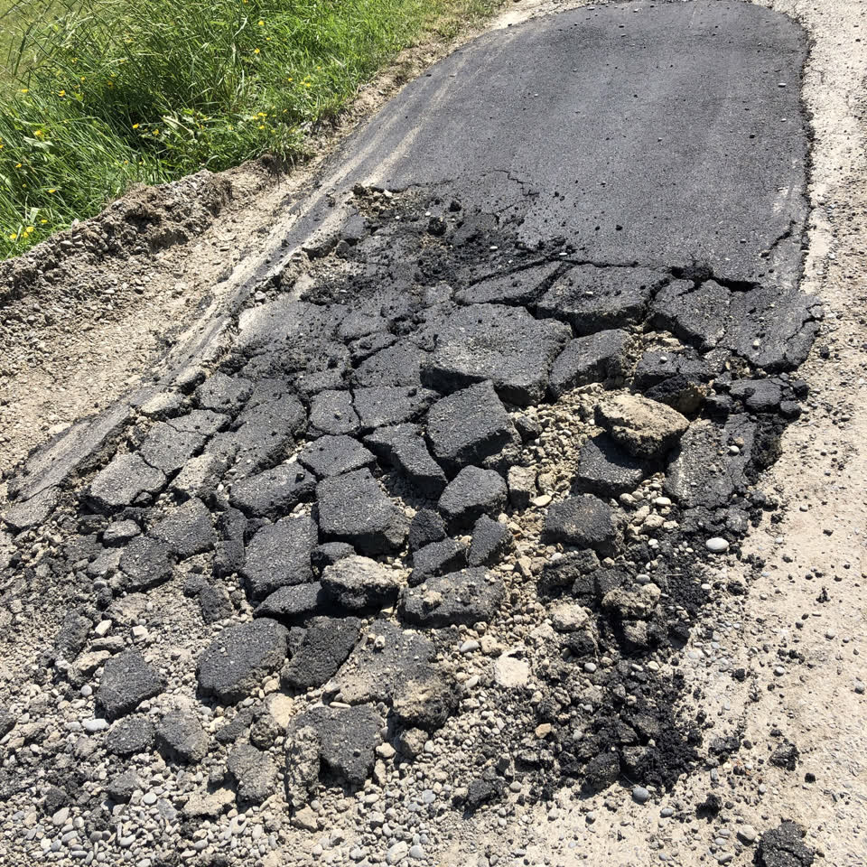The photograph attached to this roading/streets report