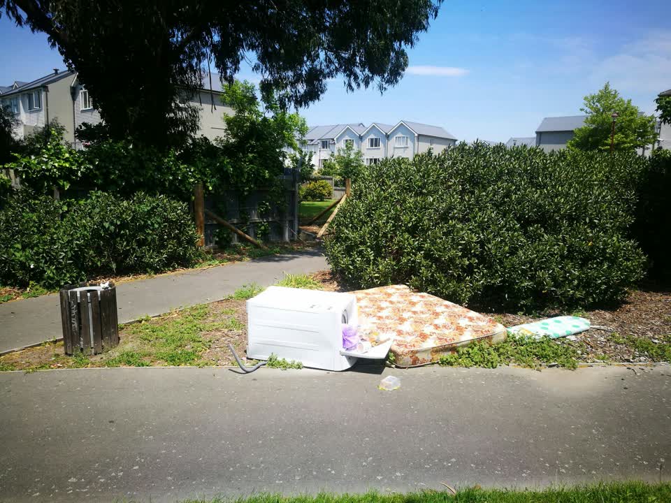 The photograph attached to this rubbish/recycling report