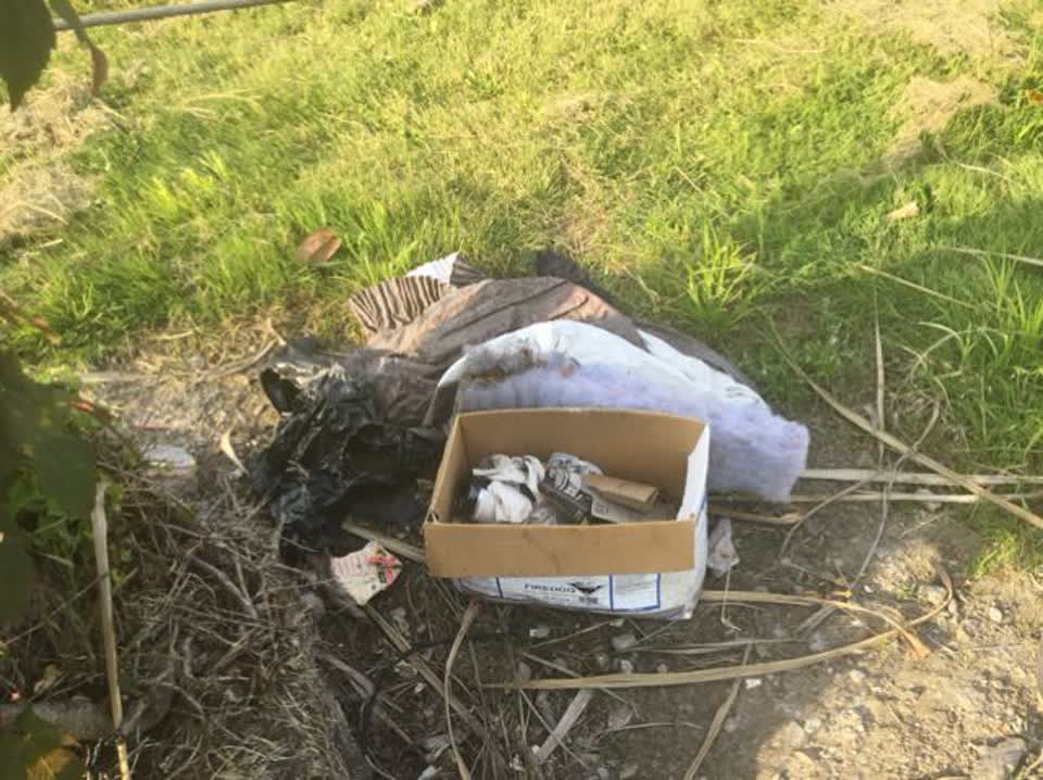 The photograph attached to this rubbish/recycling report