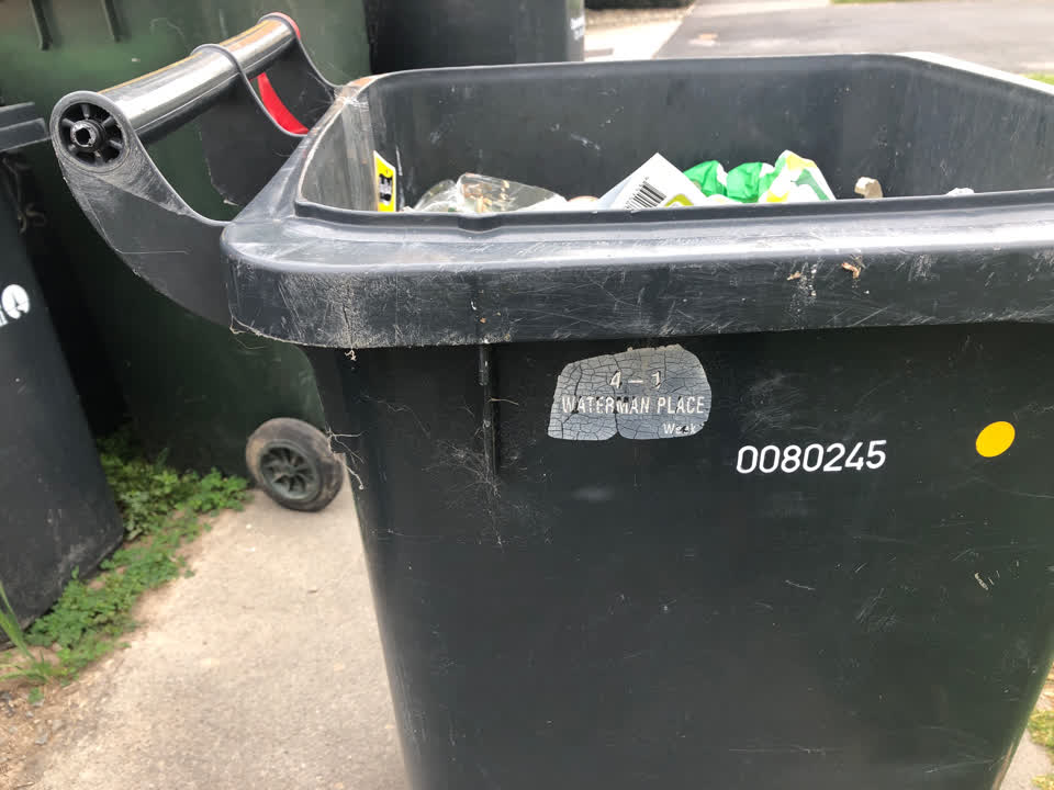 The photograph attached to this rubbish/recycling report