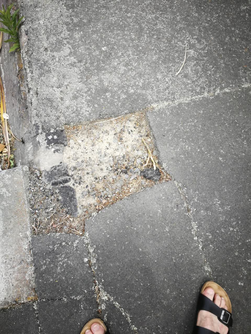 The photograph attached to this roading/streets report