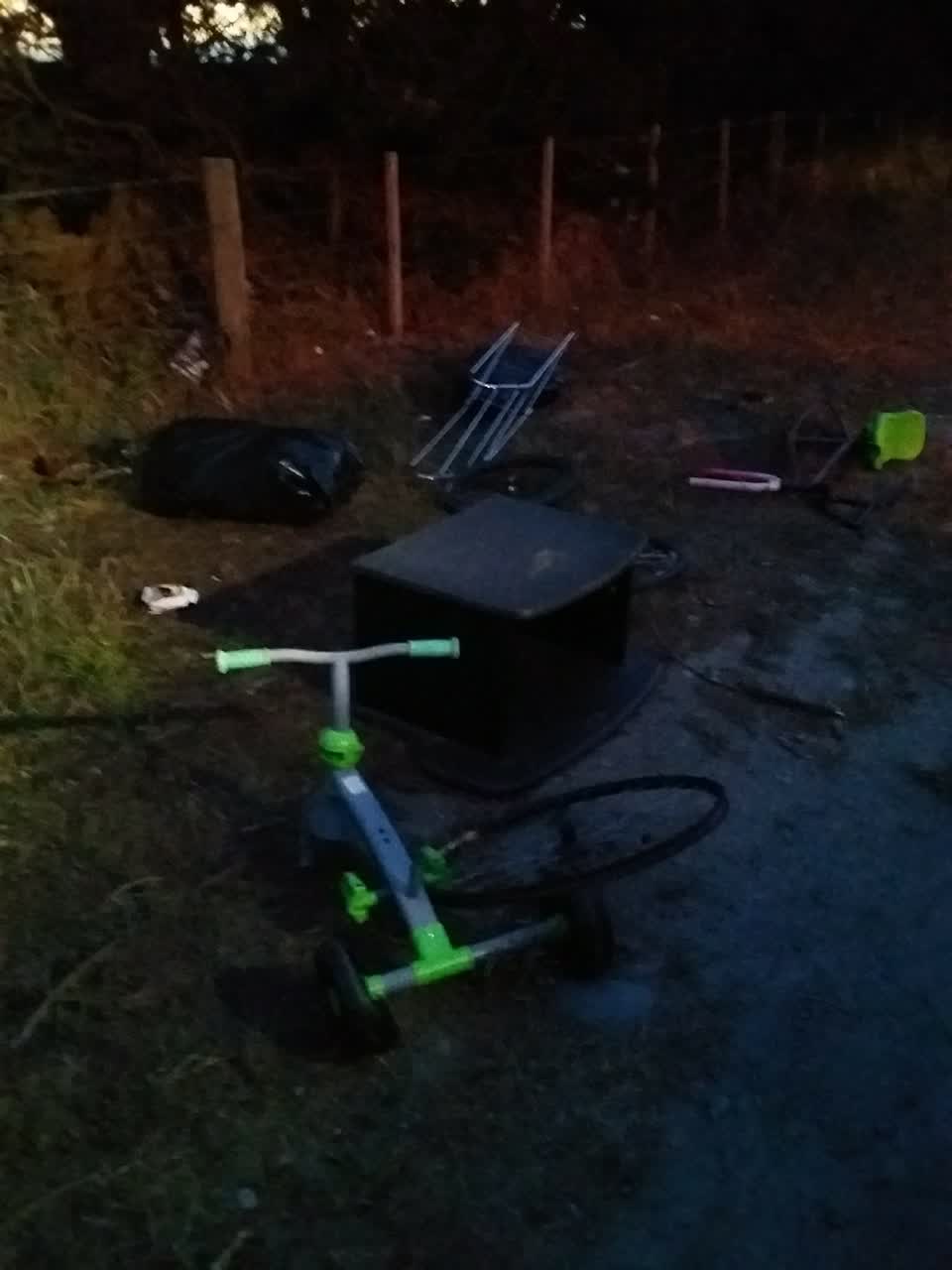 The photograph attached to this rubbish/recycling report