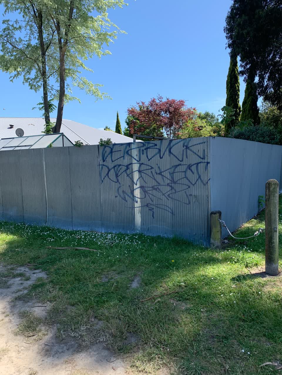 The photograph attached to this graffiti report