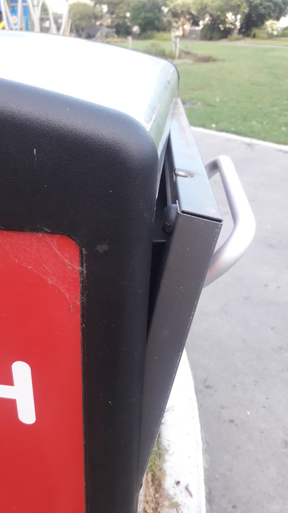 The photograph attached to this rubbish/recycling report