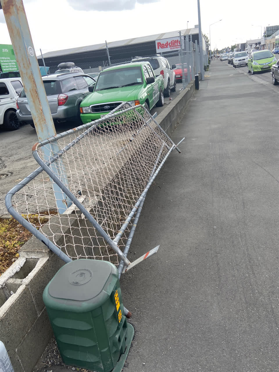The photograph attached to this rubbish/recycling report