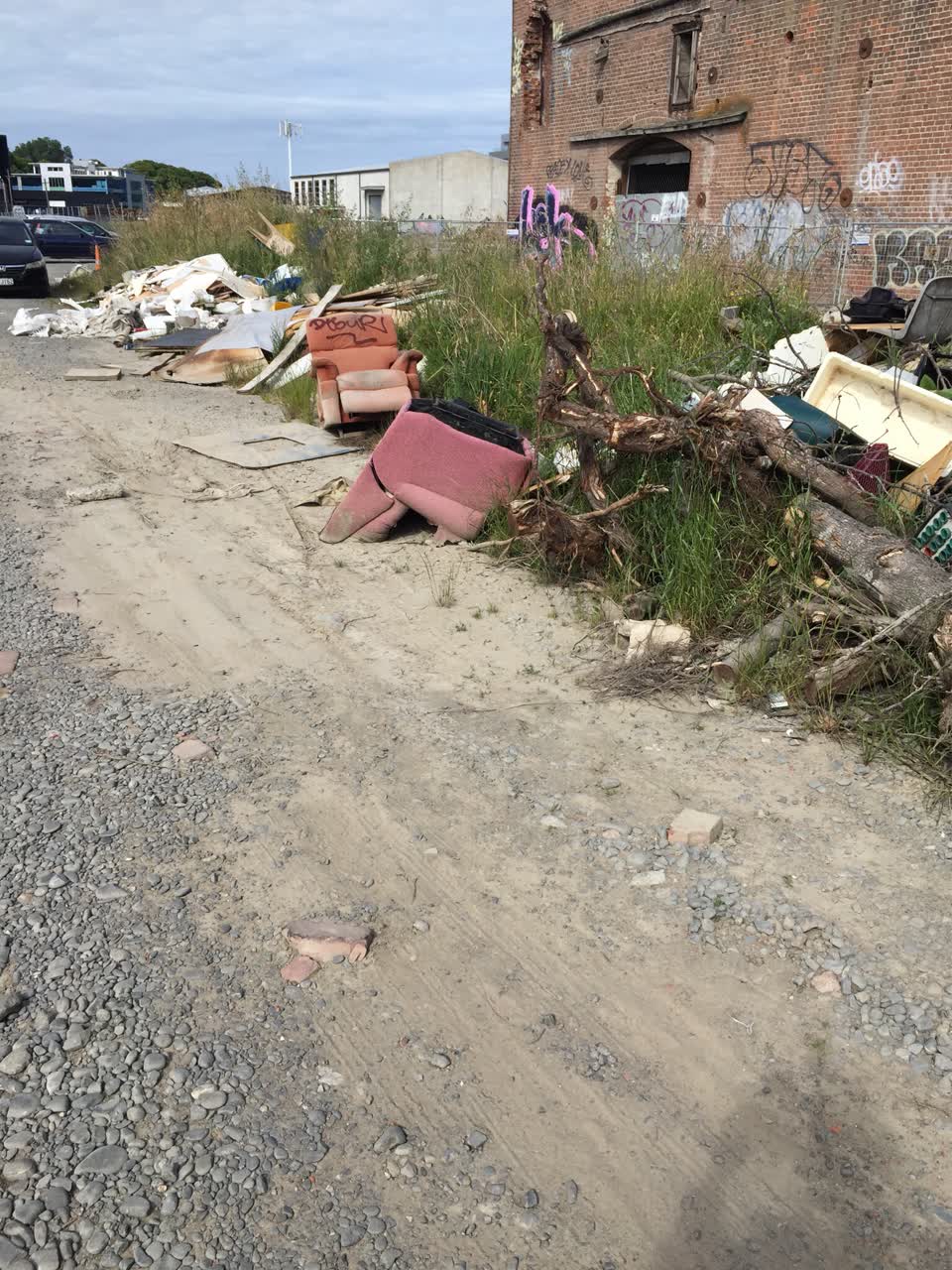 The photograph attached to this rubbish/recycling report