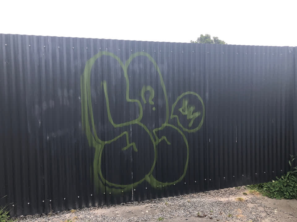 The photograph attached to this graffiti report