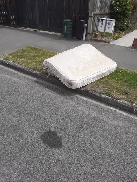 Rubbish/Recycling, a report photo
