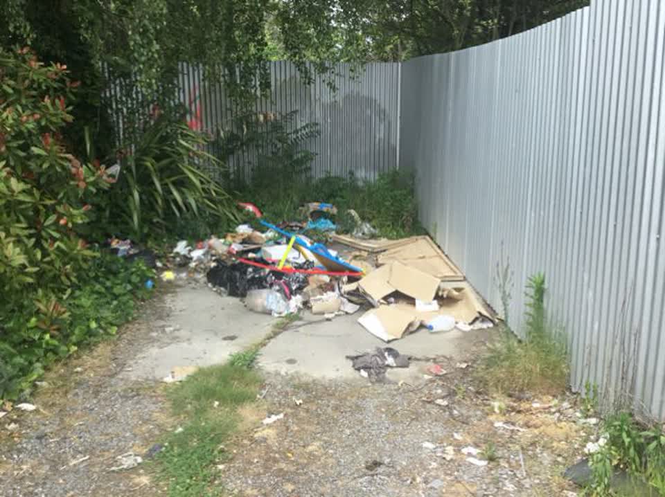 The photograph attached to this rubbish/recycling report