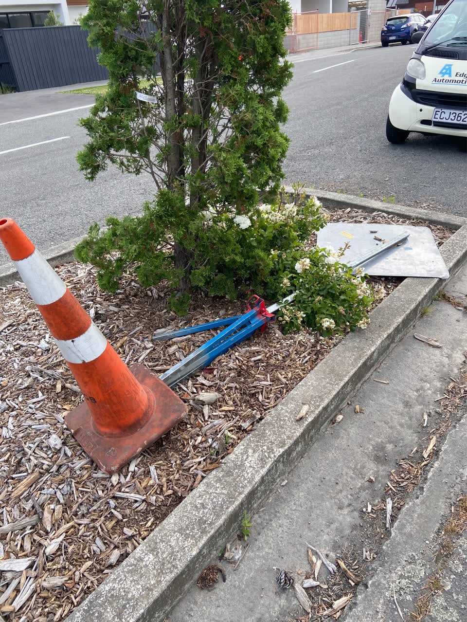 The photograph attached to this roading/streets report
