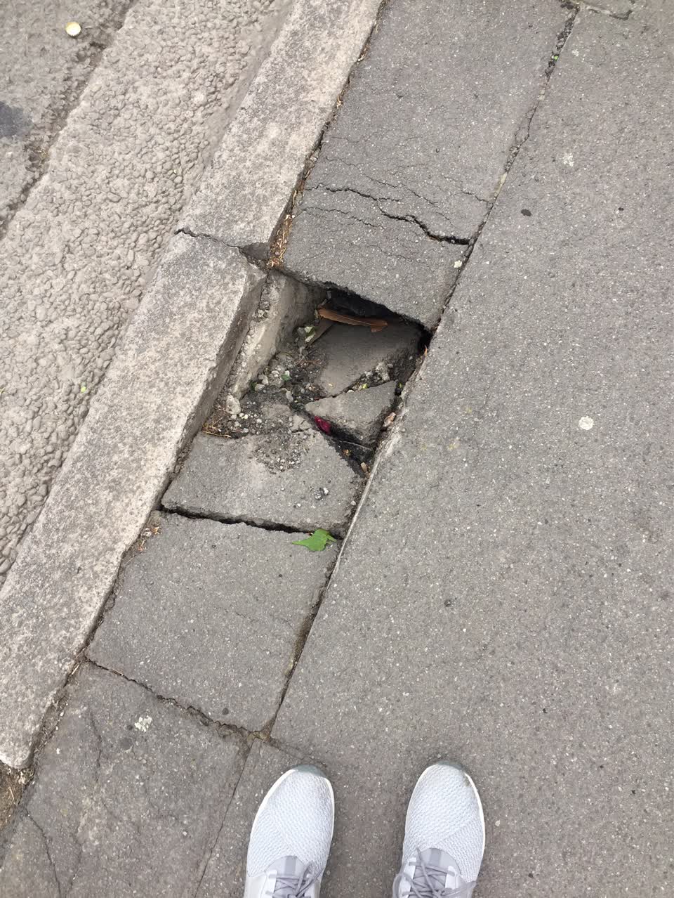 The photograph attached to this roading/streets report