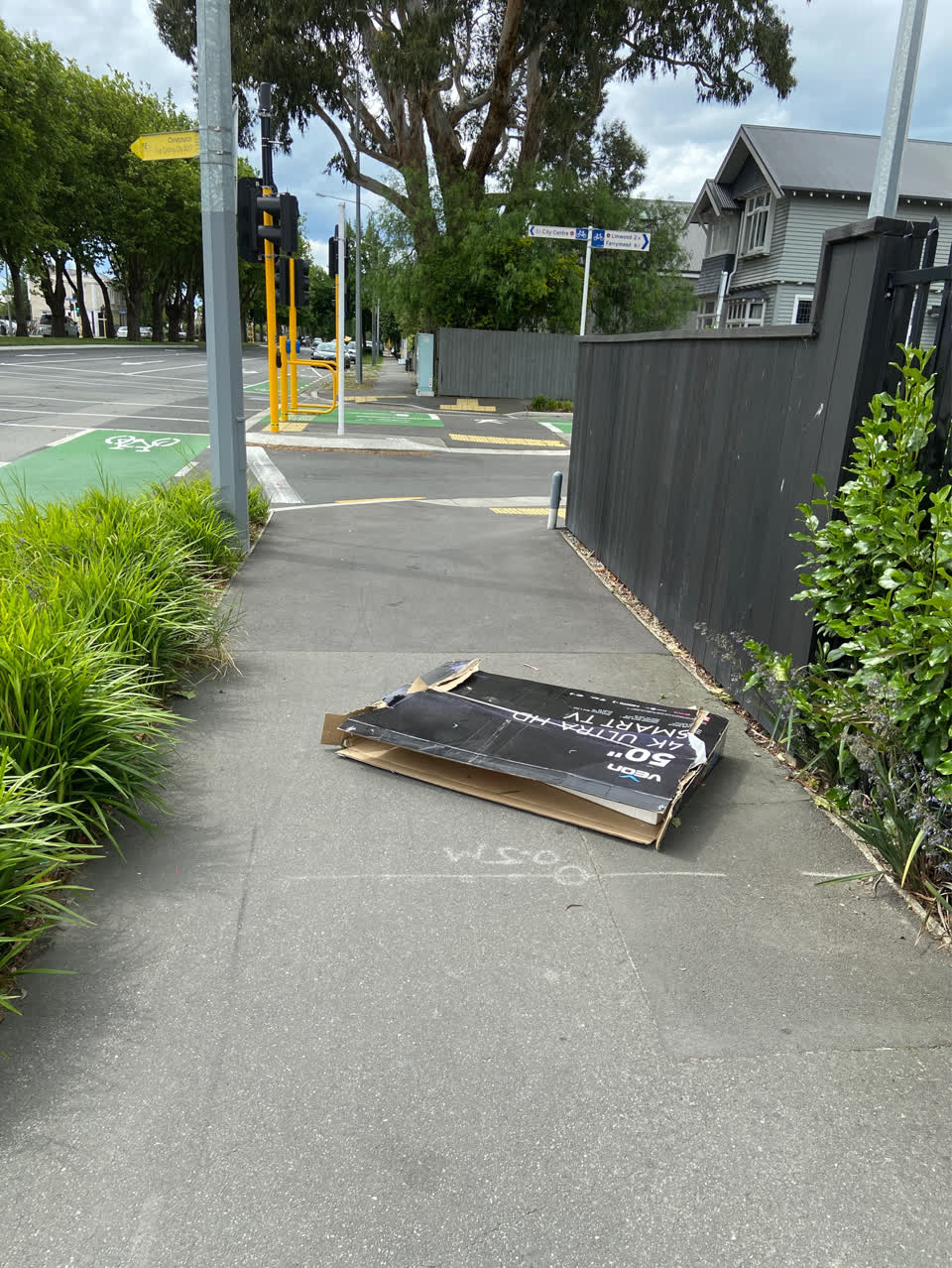 The photograph attached to this rubbish/recycling report