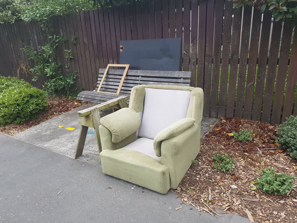 The photograph attached to this rubbish/recycling report