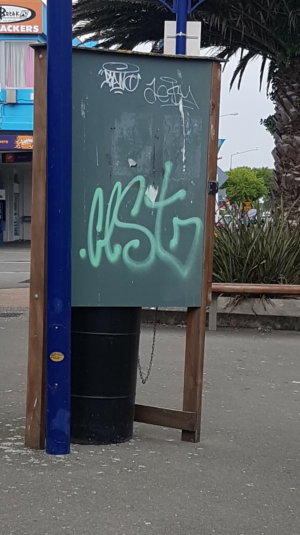 The photograph attached to this graffiti report