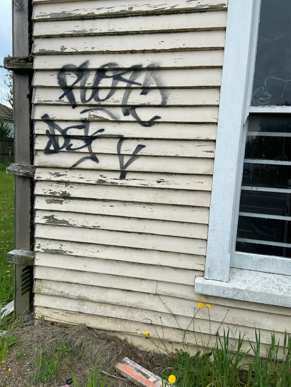 The photograph attached to this graffiti report