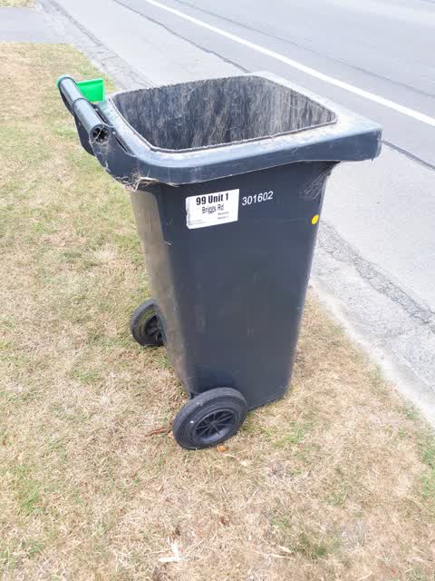 Rubbish/Recycling, a report photo