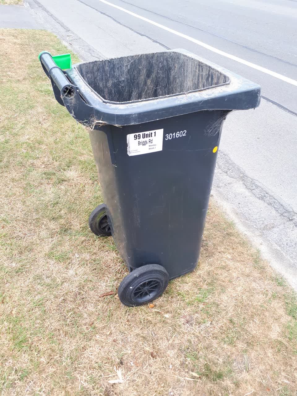 The photograph attached to this rubbish/recycling report
