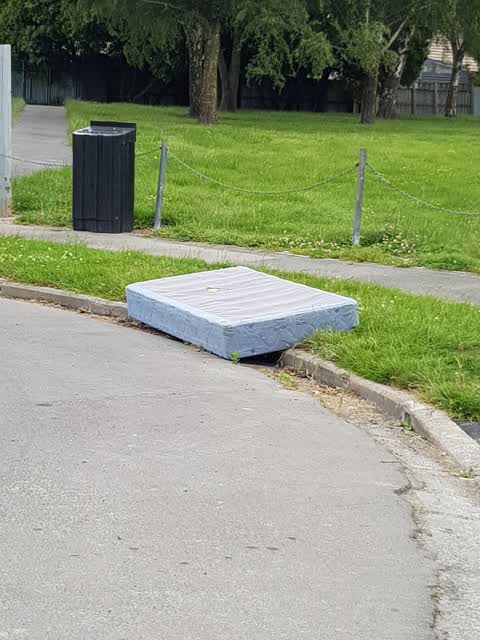 Rubbish/Recycling, a report photo
