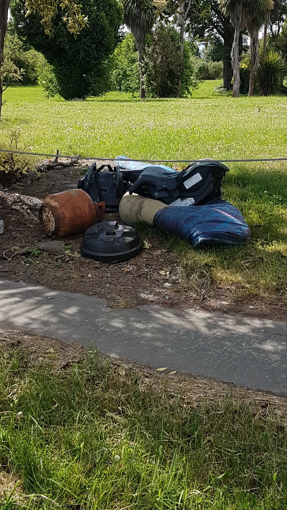 The photograph attached to this rubbish/recycling report