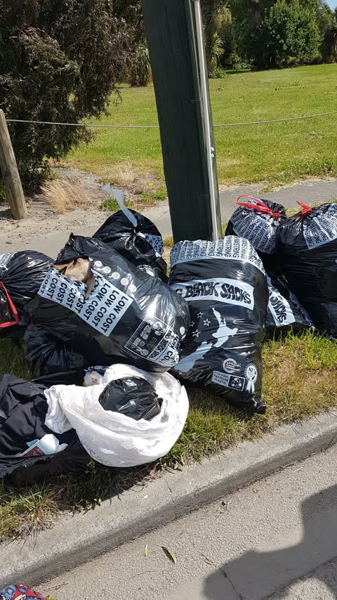 Rubbish/Recycling, a report photo