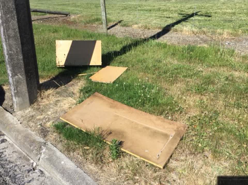 The photograph attached to this rubbish/recycling report