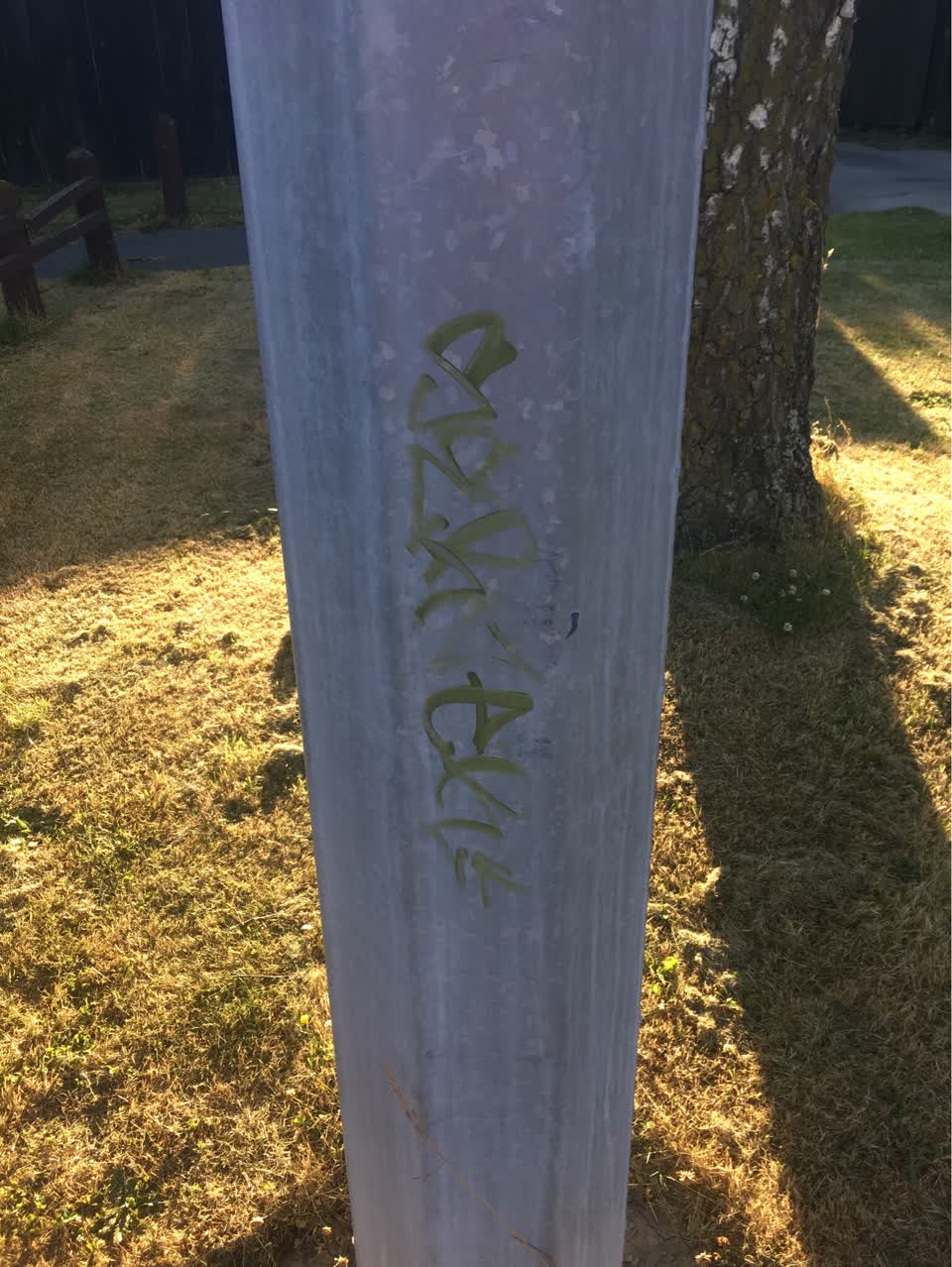 The photograph attached to this graffiti report