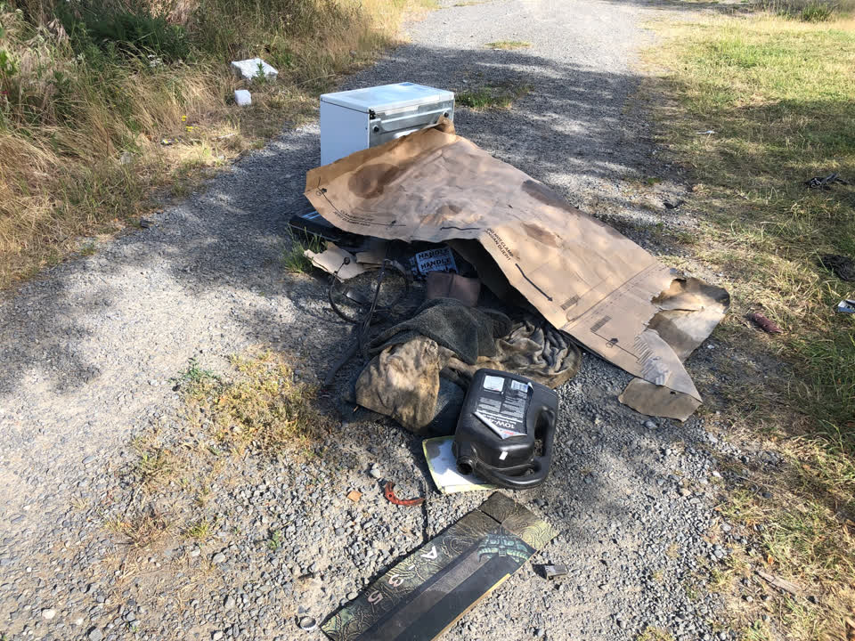 The photograph attached to this rubbish/recycling report
