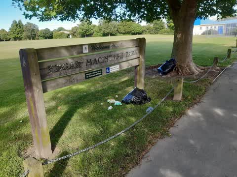 Rubbish/Recycling, a report photo