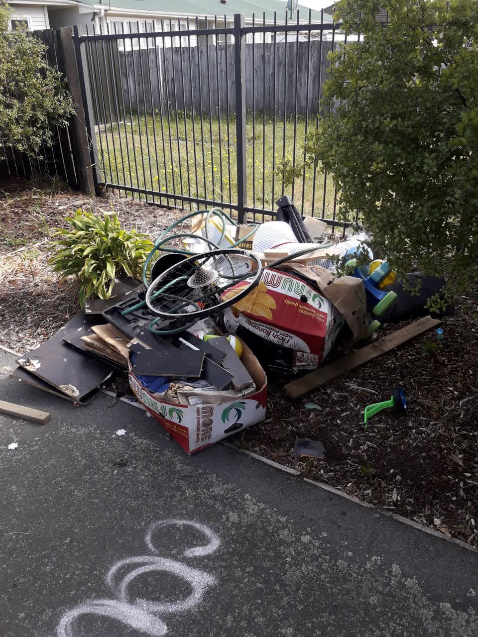 The photograph attached to this rubbish/recycling report