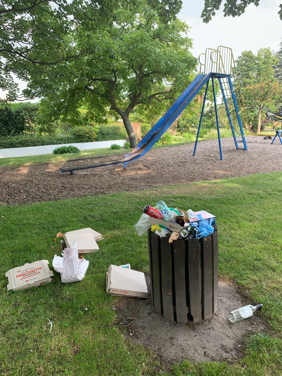 The photograph attached to this rubbish/recycling report